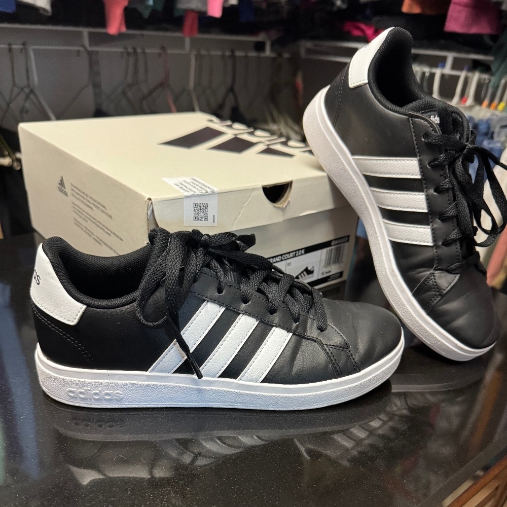 Adidas Grand Court 2.0 Kids Unisex Tennis Shoes - Size 4.5 or Women's 5.5